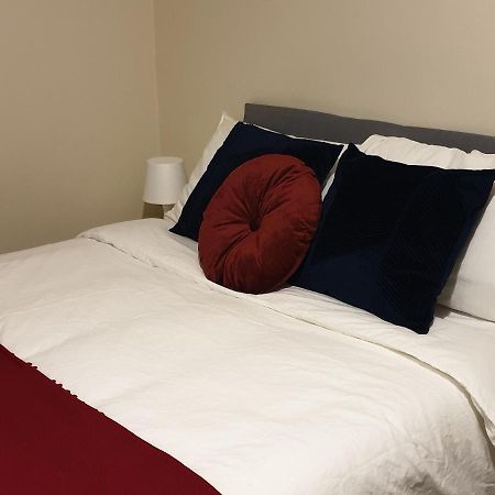 لندن 2 Bedroom Lovely Apartment In Woolwich المظهر الخارجي الصورة