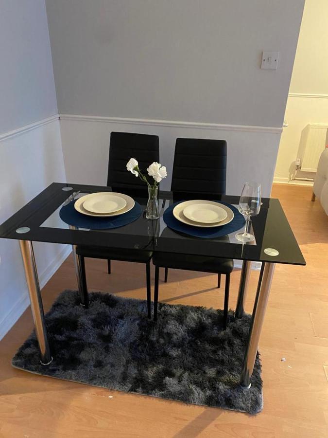 لندن 2 Bedroom Lovely Apartment In Woolwich المظهر الخارجي الصورة